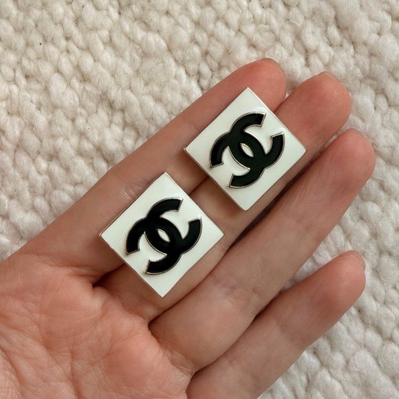 🤍Chanel Vintage CC Square Stud Earrings 🖤 - Picture 11 of 12